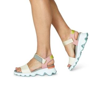 Sorel Kinetic Sandals Chalk/Eraser Pink